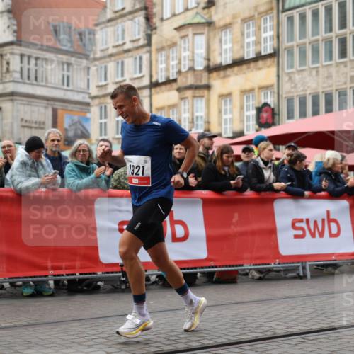 05.10.2025 - 20. swb-Marathon Bremen Yannick Fuchs http://msf.ph/oto/9278988 05.10.2025 12:42:28 Ziel 456, 1024, 1363, 1921 meine-sportfotos.de