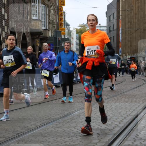 05.10.2025 - 20. swb-Marathon Bremen Strokosch-Dieckow http://msf.ph/oto/9278994 05.10.2025 11:13:54 Ziel 7014, 7410, 9342, 9631, 9667, 9946, 10000, 10036, 10512, 10671, 10721, 10756, 10842, 11541, 11548, 11652, 11653 meine-sportfotos.de