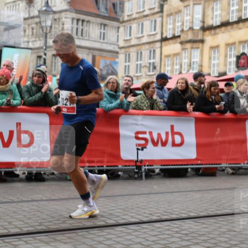 05.10.2025 - 20. swb-Marathon Bremen Yannick Fuchs http://msf.ph/oto/9279007 05.10.2025 12:42:29 Ziel 456, 1024, 1363, 1921 meine-sportfotos.de