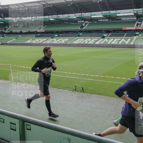 05.10.2025 - 20. swb-Marathon Bremen Michael Burmester http://msf.ph/oto/9279011 05.10.2025 13:00:11 Laufen im Stadion 47, 99, 226, 271, 283, 491, 498, 575, 627, 694, 860, 954, 978, 1017, 1116, 1471, 1525, 1548, 1606, 1806, 2007, 2504, 2518, 2609, 2745, 2782, 2866, 2915, 3040, 3086, 3087, 3104, 3160, 3169, 3177, 3230, 3237, 3293, 3549, 3592, 3605, 3783, 4034, 4035, 4046, 4181, 4202, 4220, 4380, 4536, 4592, 4661, 4824, 4879, 5493, 5610, 5627, 6126, 6208, 6389, 6439, 6536, 6636, 6674, 6704, 6762, 6881, 7295, 7307, 7421, 7537, 7598, 7679, 8258, 8372, 8699, 8981, 9072, 27, 807, 1043, 1516, 1598 meine-sportfotos.de