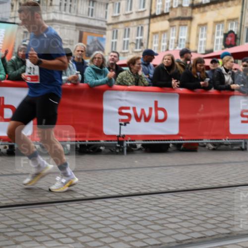 05.10.2025 - 20. swb-Marathon Bremen Yannick Fuchs http://msf.ph/oto/9279014 05.10.2025 12:42:29 Ziel 456, 1024, 1363, 1921 meine-sportfotos.de