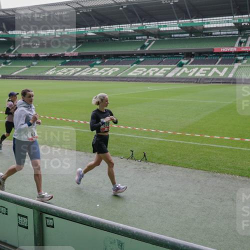05.10.2025 - 20. swb-Marathon Bremen Michael Burmester http://msf.ph/oto/9279020 05.10.2025 13:00:14 Laufen im Stadion 47, 271, 283, 491, 498, 575, 627, 694, 860, 954, 978, 1017, 1116, 1471, 1525, 1548, 1606, 1806, 2007, 2504, 2518, 2609, 2745, 2782, 2866, 2915, 3040, 3104, 3160, 3169, 3177, 3230, 3237, 3293, 3549, 3592, 3605, 3783, 4034, 4035, 4046, 4181, 4202, 4220, 4502, 4536, 4592, 4661, 4824, 4879, 5493, 5610, 5627, 6027, 6126, 6208, 6389, 6439, 6536, 6636, 6674, 6704, 6762, 6881, 7295, 7307, 7421, 7537, 7598, 7679, 8258, 8372, 8699, 8981, 27, 807, 1043, 1516, 1598 meine-sportfotos.de