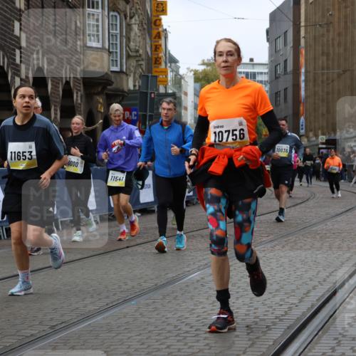 05.10.2025 - 20. swb-Marathon Bremen Strokosch-Dieckow http://msf.ph/oto/9279028 05.10.2025 11:13:54 Ziel 7014, 7410, 9342, 9631, 9667, 9946, 10000, 10036, 10512, 10671, 10721, 10756, 10842, 11541, 11548, 11652, 11653 meine-sportfotos.de
