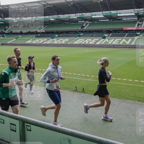 05.10.2025 - 20. swb-Marathon Bremen Michael Burmester http://msf.ph/oto/9279032 05.10.2025 13:00:14 Laufen im Stadion 47, 271, 283, 491, 498, 575, 627, 694, 860, 954, 978, 1017, 1116, 1471, 1525, 1548, 1606, 1806, 2007, 2504, 2518, 2609, 2745, 2782, 2866, 2915, 3040, 3104, 3160, 3169, 3177, 3230, 3237, 3293, 3549, 3592, 3605, 3783, 4034, 4035, 4046, 4181, 4202, 4220, 4502, 4536, 4592, 4661, 4824, 4879, 5493, 5610, 5627, 6027, 6126, 6208, 6389, 6439, 6536, 6636, 6674, 6704, 6762, 6881, 7295, 7307, 7421, 7537, 7598, 7679, 8258, 8372, 8699, 8981, 27, 807, 1043, 1516, 1598 meine-sportfotos.de