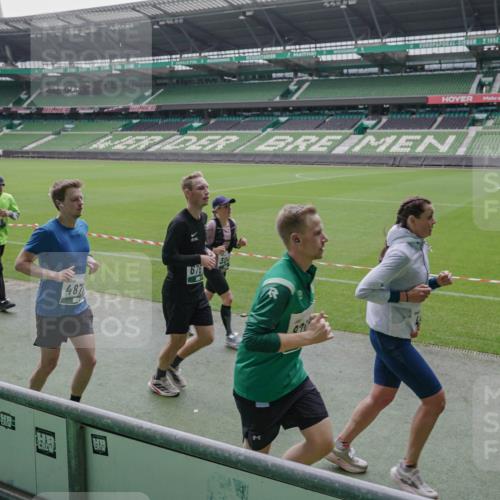 05.10.2025 - 20. swb-Marathon Bremen Michael Burmester http://msf.ph/oto/9279038 05.10.2025 13:00:15 Laufen im Stadion 47, 271, 283, 491, 498, 575, 627, 694, 860, 954, 978, 1017, 1116, 1471, 1525, 1548, 1606, 1806, 2007, 2504, 2518, 2609, 2745, 2782, 2866, 2915, 3040, 3104, 3160, 3169, 3177, 3230, 3237, 3293, 3549, 3592, 3605, 3783, 4034, 4035, 4046, 4181, 4202, 4220, 4502, 4536, 4592, 4661, 4824, 4879, 5493, 5610, 5627, 6027, 6057, 6126, 6208, 6389, 6439, 6536, 6636, 6674, 6704, 6762, 6881, 7295, 7307, 7537, 7598, 7679, 8258, 8699, 27, 807, 1043, 1598 meine-sportfotos.de