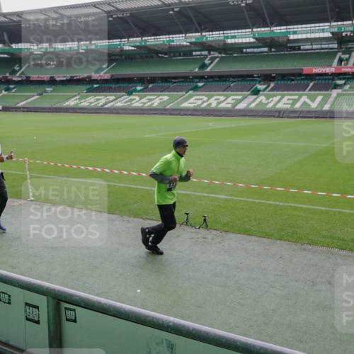 05.10.2025 - 20. swb-Marathon Bremen Michael Burmester http://msf.ph/oto/9279044 05.10.2025 13:00:16 Laufen im Stadion 47, 52, 271, 283, 491, 498, 575, 627, 694, 860, 954, 978, 1017, 1116, 1471, 1525, 1548, 1606, 1806, 2007, 2504, 2518, 2609, 2745, 2782, 2866, 2915, 3040, 3104, 3160, 3169, 3177, 3230, 3237, 3293, 3549, 3592, 3605, 3783, 4034, 4035, 4046, 4181, 4202, 4220, 4502, 4536, 4592, 4661, 4824, 4879, 5493, 5610, 5627, 5663, 6027, 6057, 6126, 6208, 6389, 6439, 6536, 6636, 6674, 6704, 6762, 6881, 7295, 7307, 7537, 7598, 7679, 8258, 8699, 27, 807, 1043, 1598 meine-sportfotos.de
