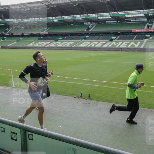05.10.2025 - 20. swb-Marathon Bremen Michael Burmester http://msf.ph/oto/9279053 05.10.2025 13:00:16 Laufen im Stadion 47, 52, 271, 283, 491, 498, 575, 627, 694, 860, 954, 978, 1017, 1116, 1471, 1525, 1548, 1606, 1806, 2007, 2504, 2518, 2609, 2745, 2782, 2866, 2915, 3040, 3104, 3160, 3169, 3177, 3230, 3237, 3293, 3549, 3592, 3605, 3783, 4034, 4035, 4046, 4181, 4202, 4220, 4502, 4536, 4592, 4661, 4824, 4879, 5493, 5610, 5627, 5663, 6027, 6057, 6126, 6208, 6389, 6439, 6536, 6636, 6674, 6704, 6762, 6881, 7295, 7307, 7537, 7598, 7679, 8258, 8699, 27, 807, 1043, 1598 meine-sportfotos.de