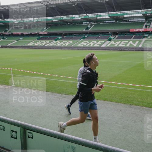 05.10.2025 - 20. swb-Marathon Bremen Michael Burmester http://msf.ph/oto/9279060 05.10.2025 13:00:17 Laufen im Stadion 47, 52, 271, 283, 491, 498, 575, 627, 694, 860, 954, 978, 1017, 1116, 1182, 1471, 1525, 1548, 1606, 1806, 2007, 2504, 2518, 2609, 2745, 2782, 2866, 2915, 3040, 3104, 3160, 3169, 3177, 3230, 3237, 3293, 3549, 3592, 3605, 3783, 4034, 4035, 4046, 4181, 4202, 4220, 4502, 4536, 4592, 4661, 4824, 4879, 5272, 5493, 5610, 5627, 5663, 6027, 6057, 6126, 6208, 6389, 6439, 6536, 6636, 6674, 6704, 6762, 6881, 7295, 7307, 7537, 7598, 7679, 8258, 8699, 27, 807, 1043, 1598 meine-sportfotos.de