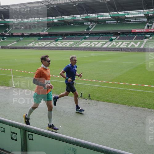 05.10.2025 - 20. swb-Marathon Bremen Michael Burmester http://msf.ph/oto/9279069 05.10.2025 13:00:19 Laufen im Stadion 47, 52, 271, 283, 491, 498, 575, 627, 694, 860, 954, 978, 1017, 1116, 1182, 1471, 1525, 1548, 1606, 1806, 2007, 2504, 2518, 2609, 2745, 2782, 2822, 2866, 2915, 3040, 3104, 3160, 3169, 3177, 3230, 3237, 3293, 3549, 3592, 3605, 3783, 4034, 4035, 4046, 4181, 4202, 4220, 4502, 4592, 4661, 4824, 4879, 5272, 5493, 5610, 5627, 5663, 6027, 6057, 6126, 6208, 6389, 6439, 6440, 6523, 6536, 6636, 6674, 6704, 6762, 6881, 7295, 7307, 7537, 7598, 7679, 8258, 8699, 27, 807, 1043 meine-sportfotos.de