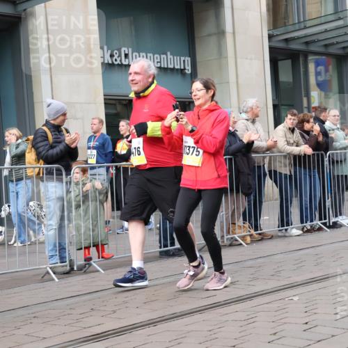 05.10.2025 - 20. swb-Marathon Bremen Strokosch-Dieckow http://msf.ph/oto/9279073 05.10.2025 11:15:32 Ziel 8476, 9567, 10355, 10831, 10846, 11375, 11440, 8476, 9567, 10355, 10831, 10846, 11375, 11440 meine-sportfotos.de
