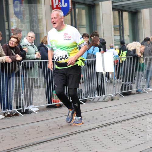05.10.2025 - 20. swb-Marathon Bremen Strokosch-Dieckow http://msf.ph/oto/9279092 05.10.2025 11:15:33 Ziel 8476, 10355, 10831, 10846, 11375, 11440, 8476, 10355, 10831, 10846, 11375, 11440 meine-sportfotos.de