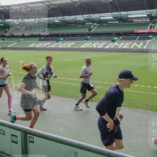 05.10.2025 - 20. swb-Marathon Bremen Michael Burmester http://msf.ph/oto/9279098 05.10.2025 13:00:24 Laufen im Stadion 47, 52, 271, 283, 491, 498, 575, 627, 694, 860, 954, 978, 1017, 1116, 1182, 1471, 1525, 1548, 1606, 1806, 2007, 2504, 2518, 2609, 2745, 2782, 2822, 2866, 2915, 3040, 3104, 3160, 3169, 3177, 3230, 3237, 3293, 3549, 3592, 3605, 3783, 4034, 4035, 4046, 4181, 4202, 4220, 4502, 4592, 4661, 4824, 4879, 5272, 5610, 5627, 5663, 5836, 5841, 6027, 6057, 6126, 6208, 6389, 6439, 6440, 6523, 6536, 6636, 6674, 6704, 6762, 6881, 7295, 7307, 7537, 7598, 7679, 8258, 8699 meine-sportfotos.de