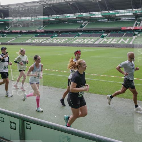 05.10.2025 - 20. swb-Marathon Bremen Michael Burmester http://msf.ph/oto/9279107 05.10.2025 13:00:25 Laufen im Stadion 47, 52, 271, 283, 491, 498, 575, 627, 694, 860, 954, 978, 1017, 1116, 1182, 1471, 1525, 1548, 1606, 1806, 1968, 2007, 2504, 2518, 2609, 2745, 2822, 2866, 2915, 3040, 3104, 3160, 3169, 3177, 3230, 3237, 3293, 3549, 3592, 3605, 3783, 4034, 4035, 4046, 4181, 4202, 4220, 4502, 4592, 4661, 4788, 4824, 4879, 5272, 5610, 5627, 5663, 5836, 5841, 6027, 6057, 6126, 6208, 6389, 6440, 6523, 6536, 6636, 6674, 6704, 6762, 6881, 7295, 7307, 7537, 7598, 7679, 8258, 8699 meine-sportfotos.de