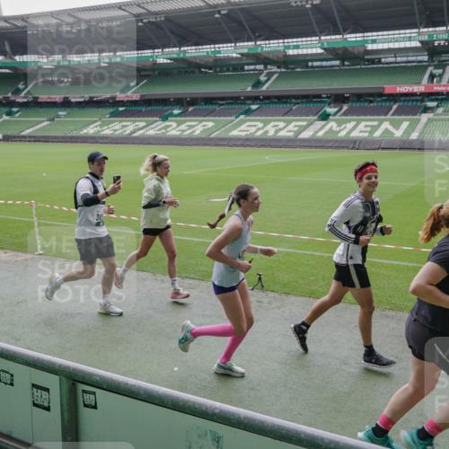 05.10.2025 - 20. swb-Marathon Bremen Michael Burmester http://msf.ph/oto/9279112 05.10.2025 13:00:25 Laufen im Stadion 47, 52, 271, 283, 491, 498, 575, 627, 694, 860, 954, 978, 1017, 1116, 1182, 1471, 1525, 1548, 1606, 1806, 1968, 2007, 2504, 2518, 2609, 2745, 2822, 2866, 2915, 3040, 3104, 3160, 3169, 3177, 3230, 3237, 3293, 3549, 3592, 3605, 3783, 4034, 4035, 4046, 4181, 4202, 4220, 4502, 4592, 4661, 4788, 4824, 4879, 5272, 5610, 5627, 5663, 5836, 5841, 6027, 6057, 6126, 6208, 6389, 6440, 6523, 6536, 6636, 6674, 6704, 6762, 6881, 7295, 7307, 7537, 7598, 7679, 8258, 8699 meine-sportfotos.de