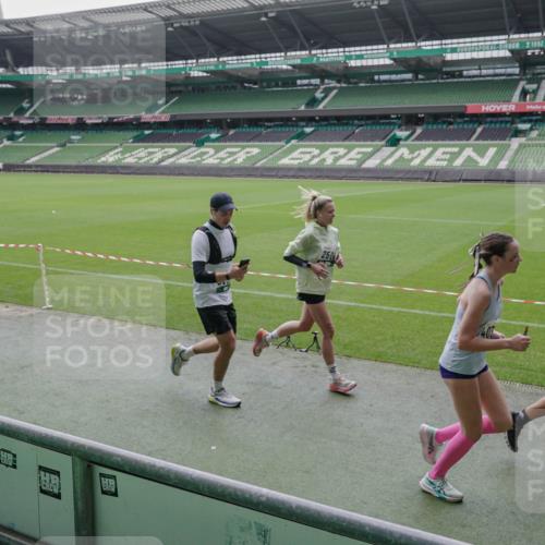 05.10.2025 - 20. swb-Marathon Bremen Michael Burmester http://msf.ph/oto/9279123 05.10.2025 13:00:26 Laufen im Stadion 47, 52, 271, 283, 491, 498, 575, 627, 694, 860, 954, 978, 1017, 1116, 1182, 1471, 1525, 1548, 1606, 1806, 1968, 2007, 2504, 2518, 2609, 2745, 2822, 2866, 2915, 3040, 3104, 3160, 3169, 3177, 3230, 3237, 3293, 3549, 3605, 3783, 4034, 4035, 4046, 4181, 4202, 4220, 4502, 4592, 4661, 4788, 4824, 4879, 5183, 5272, 5610, 5627, 5663, 5836, 5841, 6027, 6057, 6126, 6208, 6389, 6440, 6523, 6536, 6636, 6674, 6704, 6762, 6881, 7295, 7307, 7537, 7598, 7679, 8258, 8699 meine-sportfotos.de
