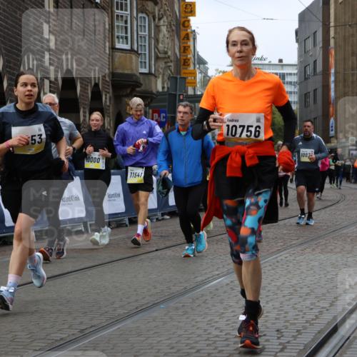 05.10.2025 - 20. swb-Marathon Bremen Strokosch-Dieckow http://msf.ph/oto/9279126 05.10.2025 11:13:54 Ziel 7014, 7410, 9342, 9631, 9667, 9946, 10000, 10036, 10512, 10671, 10721, 10756, 10842, 11541, 11548, 11652, 11653 meine-sportfotos.de