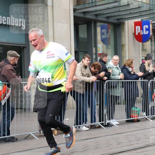 05.10.2025 - 20. swb-Marathon Bremen Strokosch-Dieckow http://msf.ph/oto/9279145 05.10.2025 11:15:34 Ziel 8476, 10355, 10831, 10846, 11375, 11440, 8476, 10355, 10831, 10846, 11375, 11440 meine-sportfotos.de