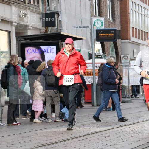 05.10.2025 - 20. swb-Marathon Bremen Strokosch-Dieckow http://msf.ph/oto/9279155 05.10.2025 11:15:36 Ziel 7109, 8476, 9640, 10220, 10355, 10635, 10831, 10846, 11331, 11375, 7109, 8476, 9640, 10220, 10355, 10635, 10831, 10846, 11331, 11375 meine-sportfotos.de