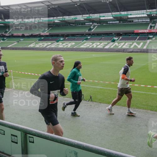 05.10.2025 - 20. swb-Marathon Bremen Michael Burmester http://msf.ph/oto/9279156 05.10.2025 13:00:29 Laufen im Stadion 47, 52, 271, 283, 491, 498, 575, 627, 694, 860, 954, 978, 1017, 1116, 1182, 1423, 1471, 1525, 1548, 1606, 1806, 1968, 2007, 2504, 2518, 2609, 2668, 2745, 2806, 2822, 2915, 3040, 3104, 3160, 3169, 3177, 3230, 3237, 3293, 3549, 3605, 3783, 4034, 4035, 4046, 4181, 4202, 4216, 4220, 4502, 4592, 4661, 4788, 4824, 4879, 5183, 5272, 5329, 5610, 5627, 5663, 5836, 5841, 6027, 6057, 6126, 6208, 6389, 6440, 6523, 6536, 6636, 6674, 6704, 6762, 6881, 7295, 7307, 7537, 7598, 7679, 8258 meine-sportfotos.de