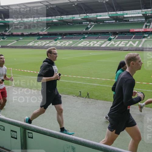 05.10.2025 - 20. swb-Marathon Bremen Michael Burmester http://msf.ph/oto/9279166 05.10.2025 13:00:29 Laufen im Stadion 47, 52, 271, 283, 491, 498, 575, 627, 694, 860, 954, 978, 1017, 1116, 1182, 1423, 1471, 1525, 1548, 1606, 1806, 1968, 2007, 2504, 2518, 2609, 2668, 2745, 2806, 2822, 2915, 3040, 3104, 3160, 3169, 3177, 3230, 3237, 3293, 3549, 3605, 3783, 4034, 4035, 4046, 4181, 4202, 4216, 4220, 4502, 4592, 4661, 4788, 4824, 4879, 5183, 5272, 5329, 5610, 5627, 5663, 5836, 5841, 6027, 6057, 6126, 6208, 6389, 6440, 6523, 6536, 6636, 6674, 6704, 6762, 6881, 7295, 7307, 7537, 7598, 7679, 8258 meine-sportfotos.de