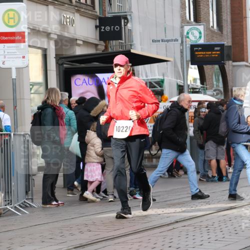 05.10.2025 - 20. swb-Marathon Bremen Strokosch-Dieckow http://msf.ph/oto/9279170 05.10.2025 11:15:37 Ziel 7109, 8476, 9640, 10220, 10355, 10635, 10831, 10846, 11331, 11375, 7109, 8476, 9640, 10220, 10355, 10635, 10831, 10846, 11331, 11375 meine-sportfotos.de