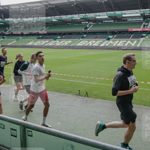 05.10.2025 - 20. swb-Marathon Bremen Michael Burmester http://msf.ph/oto/9279174 05.10.2025 13:00:30 Laufen im Stadion 47, 52, 72, 271, 283, 491, 498, 575, 627, 694, 860, 954, 978, 1017, 1116, 1182, 1423, 1471, 1525, 1548, 1606, 1806, 1968, 2007, 2504, 2518, 2609, 2668, 2745, 2806, 2822, 2915, 3040, 3104, 3160, 3169, 3177, 3230, 3237, 3293, 3549, 3605, 3783, 3979, 4034, 4035, 4046, 4181, 4202, 4216, 4220, 4502, 4592, 4661, 4788, 4824, 4879, 5183, 5272, 5329, 5610, 5627, 5663, 5836, 5841, 6027, 6057, 6126, 6208, 6389, 6440, 6523, 6536, 6636, 6674, 6704, 6762, 6881, 7295, 7307, 7537, 7598, 7679 meine-sportfotos.de