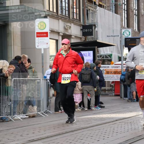 05.10.2025 - 20. swb-Marathon Bremen Strokosch-Dieckow http://msf.ph/oto/9279194 05.10.2025 11:15:38 Ziel 7109, 8476, 9640, 10220, 10355, 10635, 10831, 10846, 11331, 11375, 7109, 8476, 9640, 10220, 10355, 10635, 10831, 10846, 11331, 11375 meine-sportfotos.de