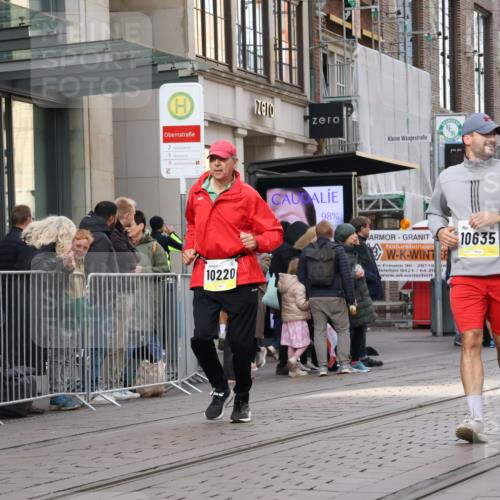 05.10.2025 - 20. swb-Marathon Bremen Strokosch-Dieckow http://msf.ph/oto/9279206 05.10.2025 11:15:38 Ziel 7109, 8476, 9640, 10220, 10355, 10635, 10831, 10846, 11331, 11375, 7109, 8476, 9640, 10220, 10355, 10635, 10831, 10846, 11331, 11375 meine-sportfotos.de
