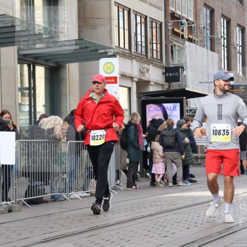 05.10.2025 - 20. swb-Marathon Bremen Strokosch-Dieckow http://msf.ph/oto/9279222 05.10.2025 11:15:39 Ziel 7109, 8476, 9640, 9679, 10220, 10355, 10635, 10831, 10846, 11331, 11375, 7109, 8476, 9640, 9679, 10220, 10355, 10635, 10831, 10846, 11331, 11375 meine-sportfotos.de