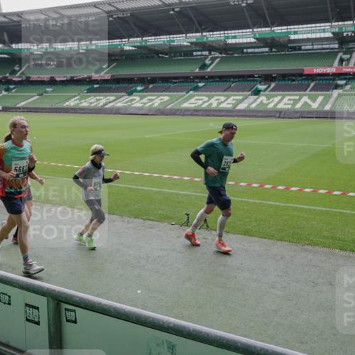 05.10.2025 - 20. swb-Marathon Bremen Michael Burmester http://msf.ph/oto/9279223 05.10.2025 13:00:36 Laufen im Stadion 47, 52, 72, 271, 283, 491, 498, 575, 627, 694, 860, 1017, 1116, 1182, 1423, 1471, 1606, 1806, 1968, 2007, 2446, 2504, 2518, 2609, 2668, 2745, 2806, 2822, 2915, 3040, 3104, 3160, 3169, 3177, 3230, 3237, 3293, 3360, 3549, 3604, 3605, 3979, 4034, 4035, 4046, 4181, 4202, 4216, 4502, 4592, 4661, 4788, 4824, 4879, 5011, 5183, 5272, 5329, 5610, 5627, 5663, 5836, 5841, 6027, 6057, 6126, 6208, 6389, 6440, 6523, 6536, 6636, 6674, 6704, 6762, 6881, 7307, 7537, 7598 meine-sportfotos.de