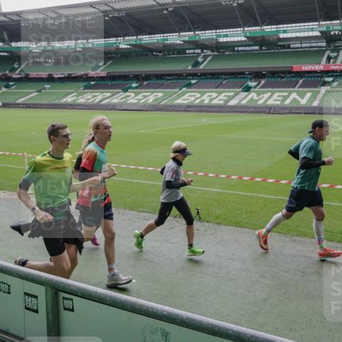 05.10.2025 - 20. swb-Marathon Bremen Michael Burmester http://msf.ph/oto/9279229 05.10.2025 13:00:37 Laufen im Stadion 47, 52, 72, 271, 283, 491, 498, 575, 627, 694, 860, 1017, 1116, 1182, 1423, 1471, 1606, 1806, 1968, 2007, 2446, 2504, 2518, 2668, 2706, 2745, 2806, 2822, 2915, 3040, 3104, 3160, 3177, 3230, 3237, 3293, 3360, 3549, 3604, 3605, 3979, 4034, 4035, 4046, 4181, 4202, 4216, 4502, 4592, 4661, 4788, 4824, 4879, 5011, 5183, 5272, 5329, 5610, 5627, 5663, 5836, 5841, 6027, 6057, 6126, 6208, 6389, 6440, 6523, 6636, 6674, 6704, 6762, 6881, 7537, 7598 meine-sportfotos.de