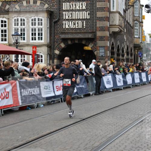 05.10.2025 - 20. swb-Marathon Bremen Yannick Fuchs http://msf.ph/oto/9279232 05.10.2025 12:42:38 Ziel 1117 meine-sportfotos.de