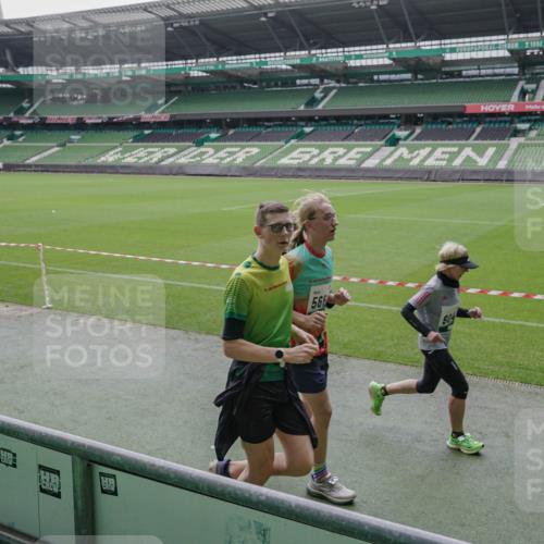 05.10.2025 - 20. swb-Marathon Bremen Michael Burmester http://msf.ph/oto/9279242 05.10.2025 13:00:37 Laufen im Stadion 47, 52, 72, 271, 283, 491, 498, 575, 627, 694, 860, 1017, 1116, 1182, 1423, 1471, 1606, 1806, 1968, 2007, 2446, 2504, 2518, 2668, 2706, 2745, 2806, 2822, 2915, 3040, 3104, 3160, 3177, 3230, 3237, 3293, 3360, 3549, 3604, 3605, 3979, 4034, 4035, 4046, 4181, 4202, 4216, 4502, 4592, 4661, 4788, 4824, 4879, 5011, 5183, 5272, 5329, 5610, 5627, 5663, 5836, 5841, 6027, 6057, 6126, 6208, 6389, 6440, 6523, 6636, 6674, 6704, 6762, 6881, 7537, 7598 meine-sportfotos.de
