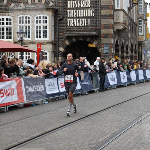 05.10.2025 - 20. swb-Marathon Bremen Yannick Fuchs http://msf.ph/oto/9279243 05.10.2025 12:42:38 Ziel 1117 meine-sportfotos.de