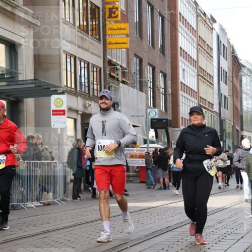 05.10.2025 - 20. swb-Marathon Bremen Strokosch-Dieckow http://msf.ph/oto/9279250 05.10.2025 11:15:40 Ziel 7109, 8476, 9640, 9679, 10220, 10355, 10564, 10635, 10831, 10846, 11331, 11375, 7109, 8476, 9640, 9679, 10220, 10355, 10564, 10635, 10831, 10846, 11331, 11375 meine-sportfotos.de