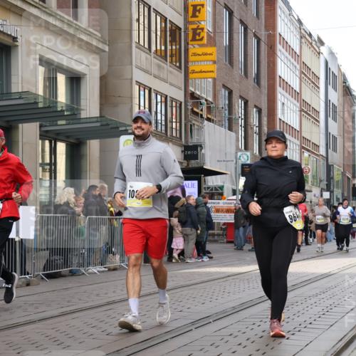05.10.2025 - 20. swb-Marathon Bremen Strokosch-Dieckow http://msf.ph/oto/9279278 05.10.2025 11:15:40 Ziel 7109, 8476, 9640, 9679, 10220, 10355, 10564, 10635, 10831, 10846, 11331, 11375, 7109, 8476, 9640, 9679, 10220, 10355, 10564, 10635, 10831, 10846, 11331, 11375 meine-sportfotos.de