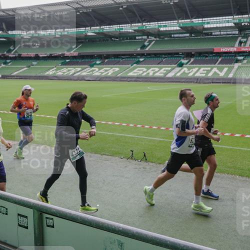 05.10.2025 - 20. swb-Marathon Bremen Michael Burmester http://msf.ph/oto/9279281 05.10.2025 13:00:44 Laufen im Stadion 47, 52, 72, 156, 271, 283, 491, 498, 575, 627, 694, 1017, 1116, 1182, 1273, 1423, 1471, 1606, 1806, 1968, 1973, 1998, 2007, 2196, 2369, 2446, 2504, 2518, 2661, 2668, 2706, 2745, 2806, 2822, 2915, 3040, 3160, 3177, 3237, 3293, 3360, 3549, 3604, 3605, 3979, 4034, 4035, 4046, 4202, 4216, 4263, 4502, 4592, 4661, 4788, 4879, 5011, 5183, 5272, 5329, 5610, 5627, 5663, 5836, 5841, 6027, 6057, 6208, 6389, 6440, 6523, 6636, 6704, 6762, 6881, 7537 meine-sportfotos.de