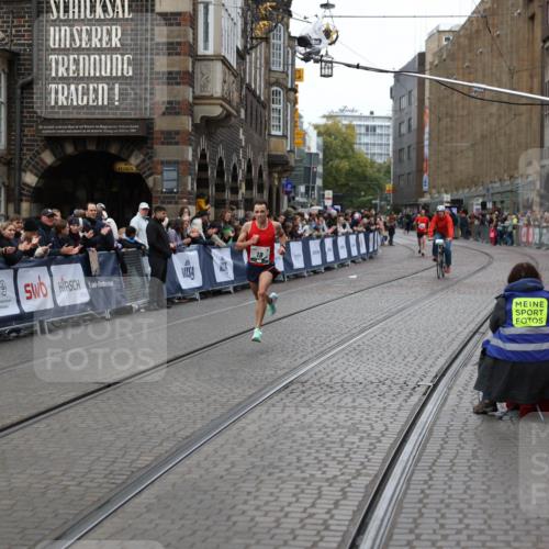 05.10.2025 - 20. swb-Marathon Bremen Yannick Fuchs http://msf.ph/oto/9279288 05.10.2025 12:42:39 Ziel 18, 1117 meine-sportfotos.de