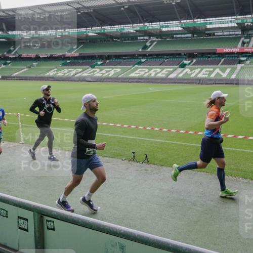 05.10.2025 - 20. swb-Marathon Bremen Michael Burmester http://msf.ph/oto/9279299 05.10.2025 13:00:45 Laufen im Stadion 47, 52, 72, 156, 271, 283, 491, 498, 575, 627, 694, 1017, 1116, 1182, 1273, 1423, 1471, 1606, 1806, 1968, 1973, 1998, 2007, 2196, 2330, 2369, 2446, 2504, 2518, 2661, 2668, 2706, 2745, 2806, 2822, 2915, 3040, 3160, 3177, 3237, 3293, 3360, 3549, 3604, 3605, 3979, 4034, 4035, 4046, 4202, 4216, 4263, 4502, 4592, 4661, 4788, 4879, 5011, 5121, 5183, 5272, 5329, 5610, 5627, 5663, 5836, 5841, 6027, 6057, 6208, 6389, 6440, 6523, 6636, 6704, 6762 meine-sportfotos.de