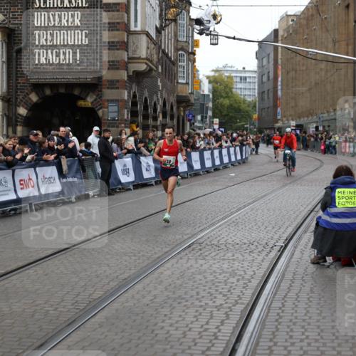 05.10.2025 - 20. swb-Marathon Bremen Yannick Fuchs http://msf.ph/oto/9279300 05.10.2025 12:42:39 Ziel 18, 1117 meine-sportfotos.de
