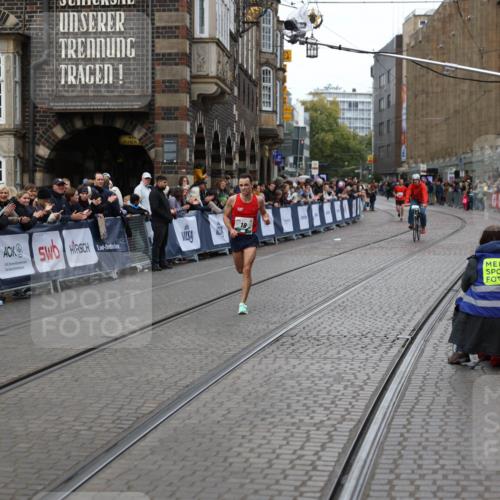 05.10.2025 - 20. swb-Marathon Bremen Yannick Fuchs http://msf.ph/oto/9279304 05.10.2025 12:42:39 Ziel 18, 1117 meine-sportfotos.de