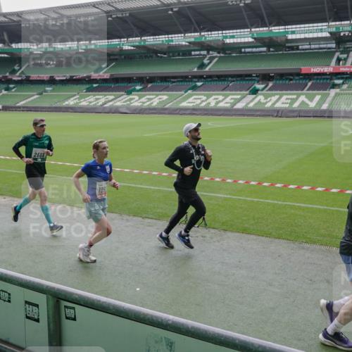 05.10.2025 - 20. swb-Marathon Bremen Michael Burmester http://msf.ph/oto/9279308 05.10.2025 13:00:46 Laufen im Stadion 47, 52, 72, 156, 271, 283, 491, 498, 575, 627, 694, 1017, 1116, 1182, 1273, 1423, 1471, 1606, 1806, 1968, 1973, 1998, 2007, 2196, 2330, 2369, 2446, 2504, 2518, 2661, 2668, 2706, 2745, 2806, 2822, 2915, 3040, 3160, 3177, 3209, 3237, 3293, 3360, 3549, 3604, 3605, 3979, 4034, 4035, 4046, 4202, 4216, 4263, 4502, 4592, 4661, 4788, 4879, 5011, 5121, 5183, 5272, 5329, 5414, 5610, 5627, 5663, 5727, 5836, 5841, 6027, 6057, 6208, 6389, 6440, 6523, 6636, 6704, 6762 meine-sportfotos.de