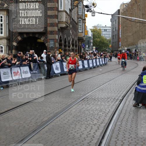 05.10.2025 - 20. swb-Marathon Bremen Yannick Fuchs http://msf.ph/oto/9279316 05.10.2025 12:42:39 Ziel 18, 1117 meine-sportfotos.de