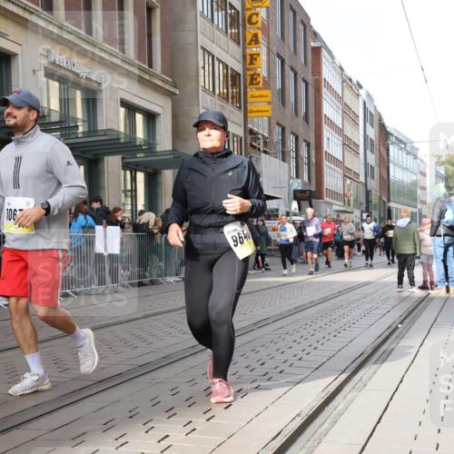 05.10.2025 - 20. swb-Marathon Bremen Strokosch-Dieckow http://msf.ph/oto/9279318 05.10.2025 11:15:42 Ziel 7109, 8476, 9640, 9679, 10220, 10339, 10340, 10355, 10564, 10635, 10831, 10846, 11331, 11375, 11378, 7109, 8476, 9640, 9679, 10220, 10339, 10340, 10355, 10564, 10635, 10831, 10846, 11331, 11375, 11378 meine-sportfotos.de