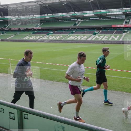 05.10.2025 - 20. swb-Marathon Bremen Michael Burmester http://msf.ph/oto/9279325 05.10.2025 13:00:47 Laufen im Stadion 47, 52, 72, 156, 271, 283, 491, 498, 575, 627, 694, 1017, 1116, 1182, 1273, 1423, 1471, 1606, 1806, 1968, 1973, 1998, 2007, 2196, 2330, 2369, 2446, 2504, 2518, 2661, 2668, 2706, 2745, 2806, 2822, 2915, 3040, 3160, 3177, 3209, 3237, 3293, 3360, 3549, 3604, 3605, 3979, 4034, 4035, 4046, 4202, 4216, 4263, 4502, 4592, 4661, 4788, 4879, 5011, 5121, 5183, 5272, 5329, 5414, 5610, 5627, 5663, 5727, 5836, 5841, 6027, 6057, 6208, 6389, 6440, 6523, 6636, 6704, 6762 meine-sportfotos.de
