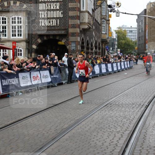 05.10.2025 - 20. swb-Marathon Bremen Yannick Fuchs http://msf.ph/oto/9279332 05.10.2025 12:42:39 Ziel 18, 1117 meine-sportfotos.de
