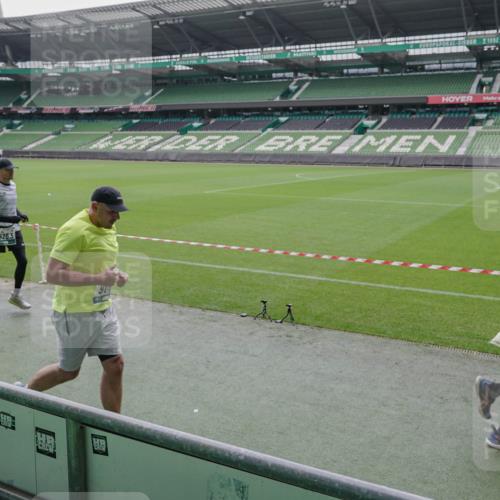 05.10.2025 - 20. swb-Marathon Bremen Michael Burmester http://msf.ph/oto/9279342 05.10.2025 13:00:51 Laufen im Stadion 47, 52, 58, 72, 156, 283, 440, 491, 498, 575, 694, 1017, 1116, 1182, 1238, 1273, 1423, 1471, 1606, 1806, 1968, 1973, 1998, 2007, 2196, 2330, 2369, 2446, 2504, 2518, 2661, 2668, 2706, 2712, 2745, 2806, 2822, 2915, 3040, 3160, 3209, 3237, 3293, 3360, 3604, 3605, 3979, 4034, 4035, 4128, 4202, 4216, 4263, 4502, 4592, 4661, 4788, 4879, 5011, 5048, 5080, 5121, 5183, 5272, 5329, 5414, 5610, 5663, 5727, 5752, 5836, 5841, 6027, 6057, 6389, 6440, 6523, 6636, 6704, 6762, 271, 1806 meine-sportfotos.de