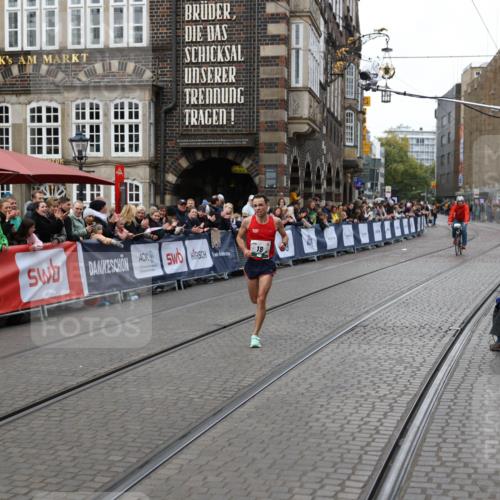 05.10.2025 - 20. swb-Marathon Bremen Yannick Fuchs http://msf.ph/oto/9279343 05.10.2025 12:42:40 Ziel 18, 1117 meine-sportfotos.de