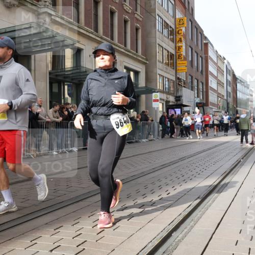 05.10.2025 - 20. swb-Marathon Bremen Strokosch-Dieckow http://msf.ph/oto/9279345 05.10.2025 11:15:43 Ziel 7109, 8476, 9640, 9679, 10220, 10339, 10340, 10355, 10564, 10635, 10831, 10846, 11331, 11375, 11378, 7109, 8476, 9640, 9679, 10220, 10339, 10340, 10355, 10564, 10635, 10831, 10846, 11331, 11375, 11378 meine-sportfotos.de