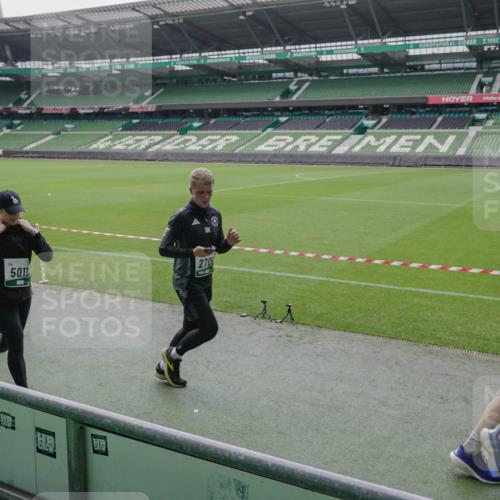 05.10.2025 - 20. swb-Marathon Bremen Michael Burmester http://msf.ph/oto/9279352 05.10.2025 13:00:53 Laufen im Stadion 47, 52, 58, 72, 156, 283, 440, 491, 498, 575, 694, 1017, 1082, 1116, 1182, 1238, 1273, 1423, 1471, 1606, 1968, 1973, 1998, 2007, 2196, 2330, 2369, 2446, 2504, 2518, 2661, 2668, 2706, 2712, 2745, 2806, 2822, 2915, 3040, 3160, 3209, 3237, 3293, 3360, 3604, 3605, 3979, 4034, 4035, 4128, 4202, 4216, 4263, 4502, 4661, 4788, 4879, 5011, 5048, 5080, 5121, 5183, 5272, 5329, 5414, 5610, 5663, 5727, 5752, 5836, 5841, 6027, 6057, 6440, 6523, 6704, 6762, 271, 491, 1606, 1806 meine-sportfotos.de